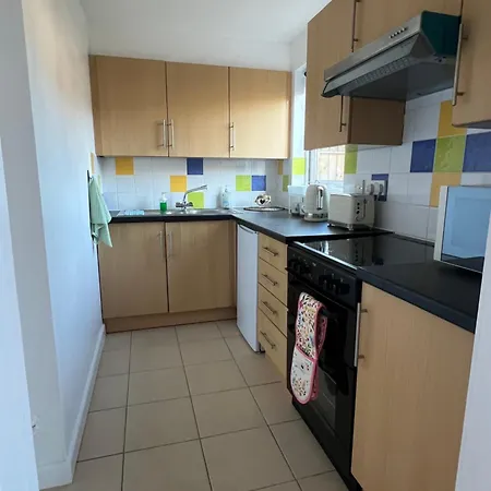 Studio Apartment With Spacious Garden In Carterton Exterior photo
