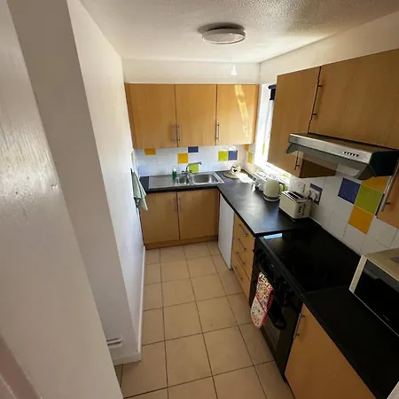 Studio Apartment With Spacious Garden In Carterton Exterior photo
