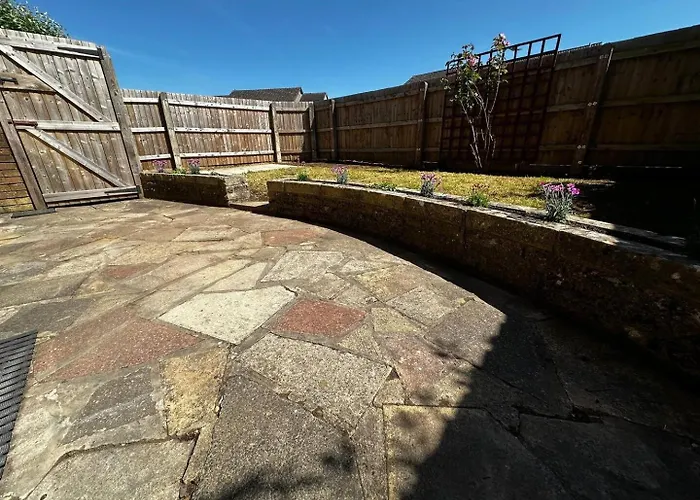 Studio Apartment With Spacious Garden In Carterton