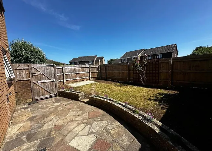 Studio Apartment With Spacious Garden In Carterton