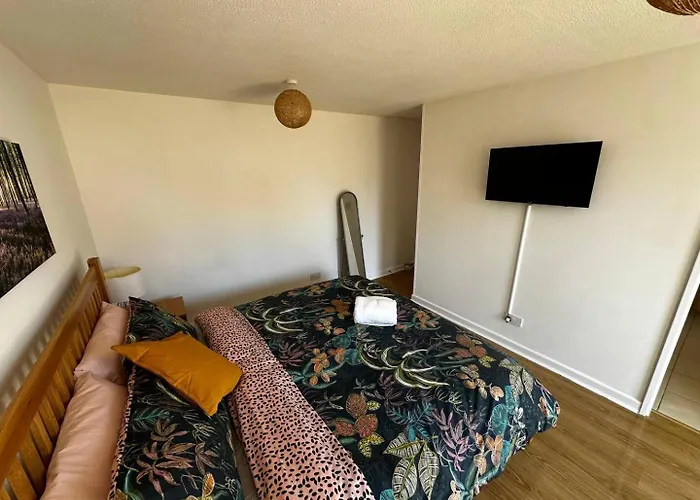 Studio Apartment With Spacious Garden In Carterton