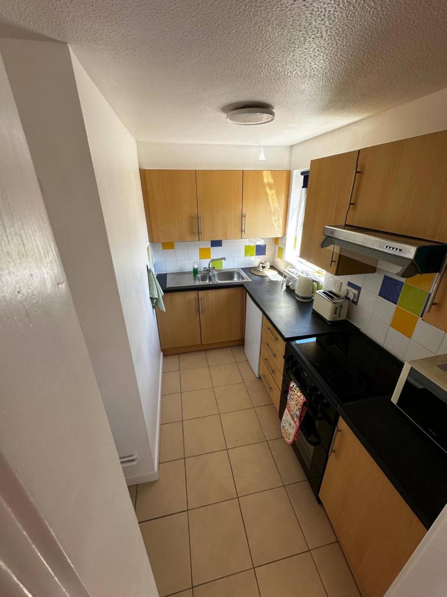 With Spacious Garden In Apartment *